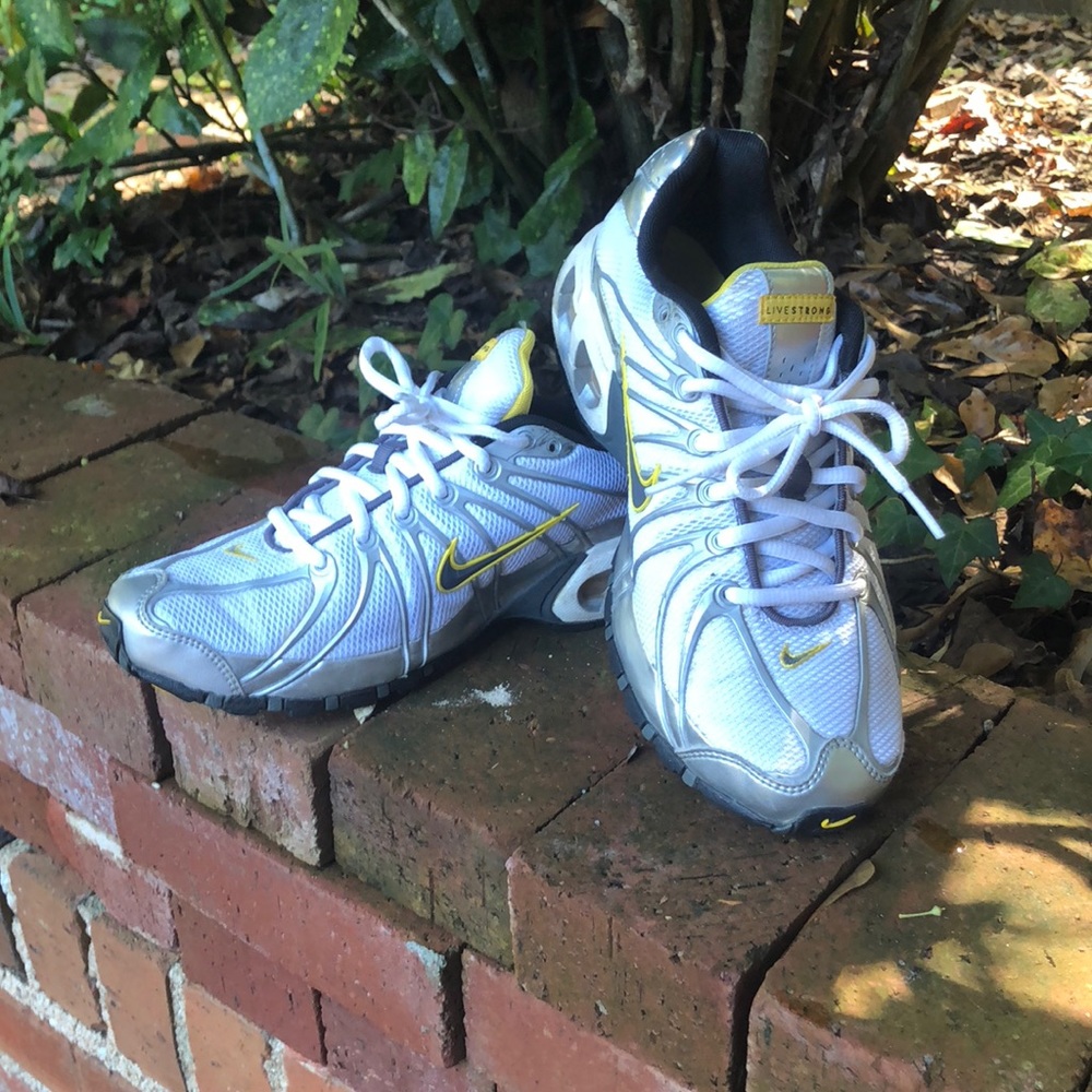 Nike Live Strong Max Air Athletic shoes size 7.5
